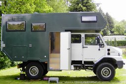 ka-mobile Ausbau Bremach Doppelkabine mit Sandwichaufbau